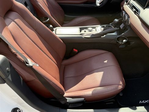 Used 2019 MAZDA MX-5 Miata RF Grand Touring image 28