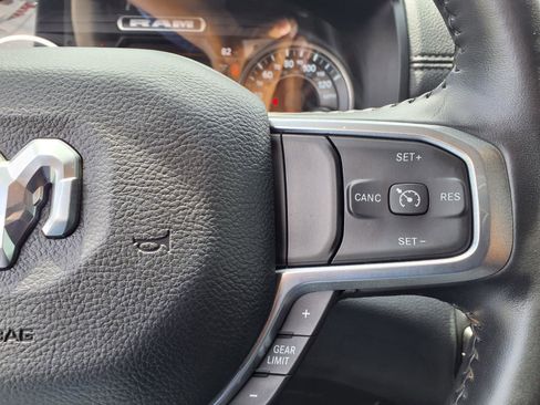 Used 2022 RAM 1500 Laramie AWD/4WD image 17