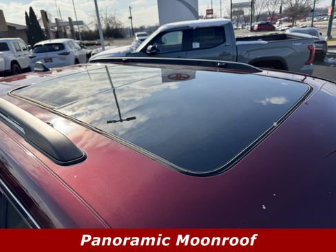 Used 2022 Jeep Grand Cherokee Limited image 11