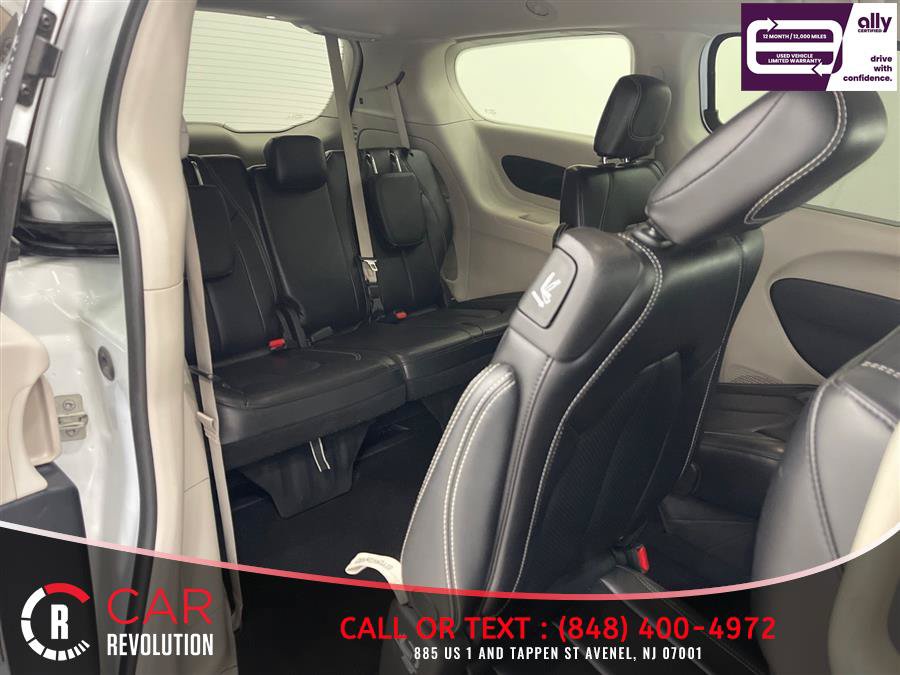 Used 2023 Chrysler Pacifica Touring-L FWD image 49