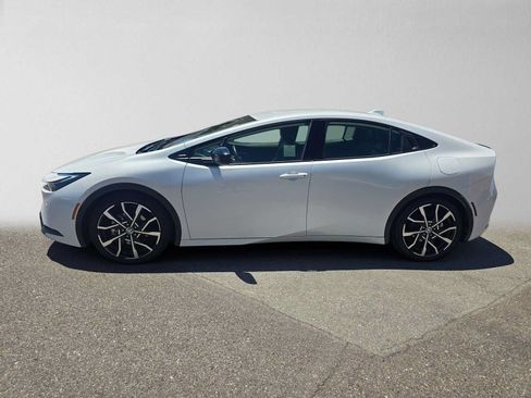 Used 2023 Toyota Prius Prime FWD image 6