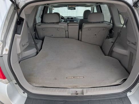 Used 2012 Toyota Highlander SE w/ Tow Pkg FWD image 17