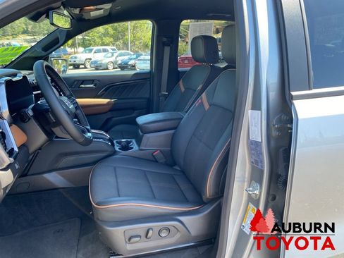 Used 2025 GMC Canyon AT4 AWD/4WD image 30