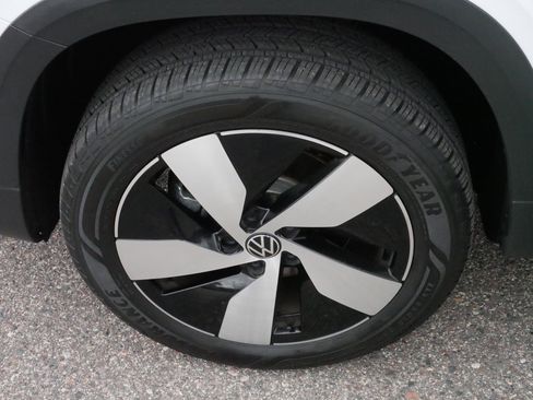 Used 2024 Volkswagen Taos S image 15