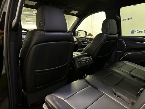 Used 2023 Cadillac Escalade ESV Luxury RWD image 13