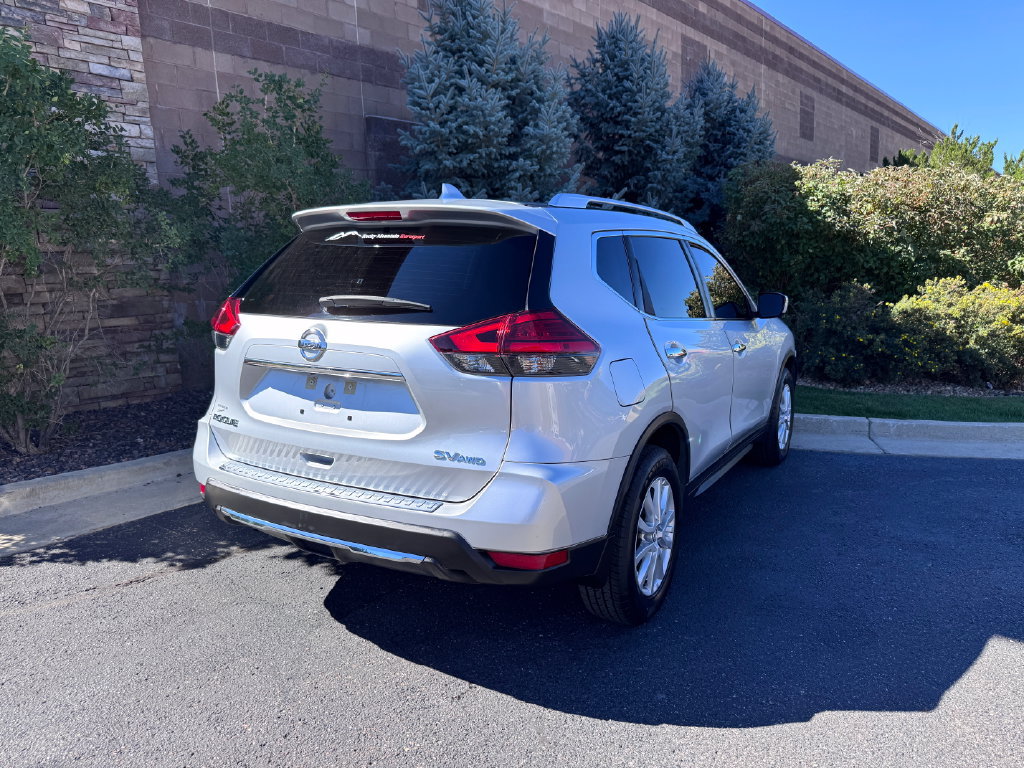 Used 2017 Nissan Rogue SV w/ SV Premium Package AWD/4WD image 7