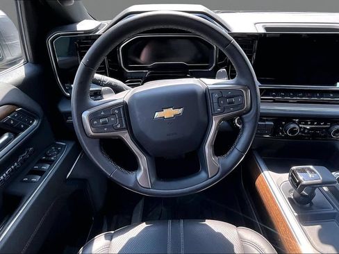 Certified 2022 Chevrolet Silverado 1500 High Country w/ Technology Package AWD/4WD image 5