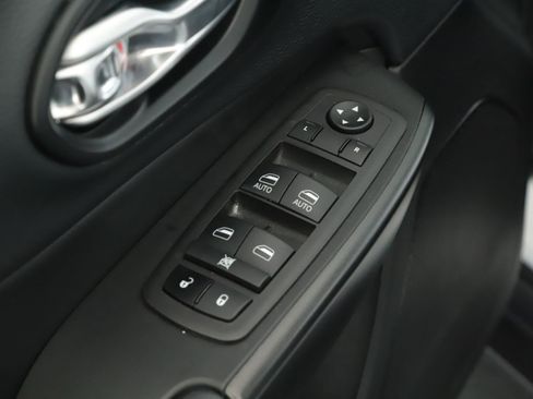 Used 2023 Jeep Cherokee Trailhawk w/ Sun & Sound Group AWD/4WD image 8