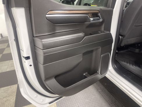 Used 2024 Chevrolet Silverado 1500 LT w/ Z71 Off-Road Package image 15