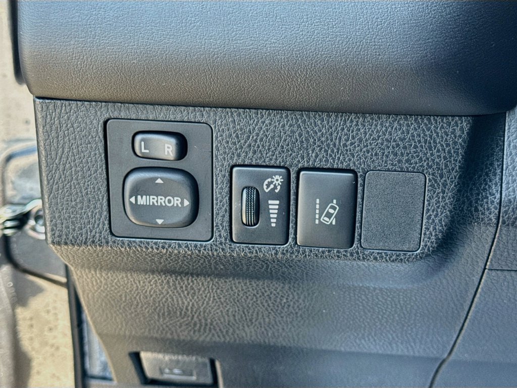 Used 2018 Toyota RAV4 SE w/ Power Extra Value Package FWD image 11