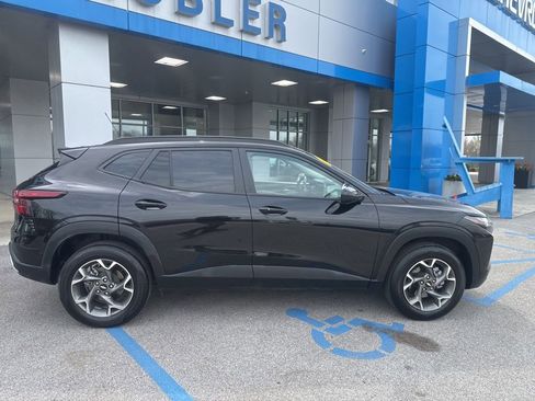 Used 2025 Chevrolet Trax LT w/ LT Convenience Package image 27