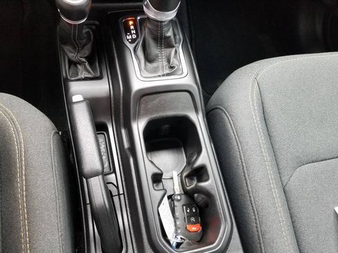 Used 2024 Jeep Wrangler Sport AWD/4WD image 22