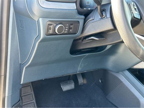 New 2025 Ford Maverick XL image 32