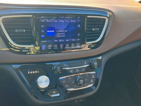 Used 2017 Chrysler Pacifica Limited w/ UConnect Theater Package image 35