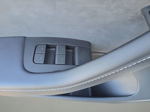 Used 2023 Tesla Model 3 Standard Range image 29