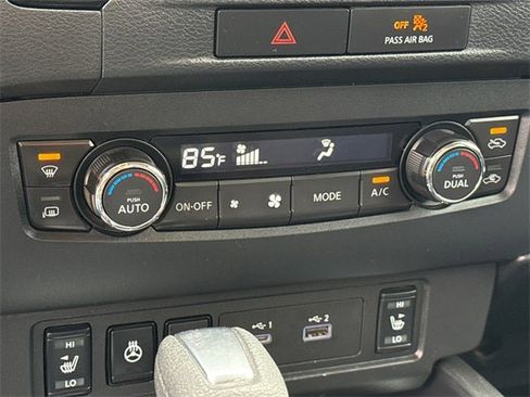 Used 2022 Nissan Frontier SV image 25