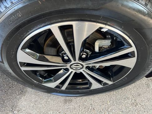 Certified 2023 Nissan Sentra SV FWD image 34