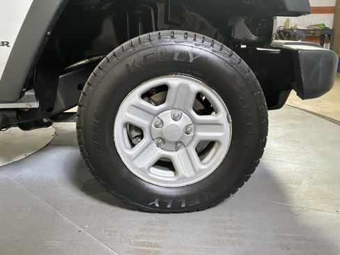 Used 2014 Jeep Wrangler Sport AWD/4WD image 13