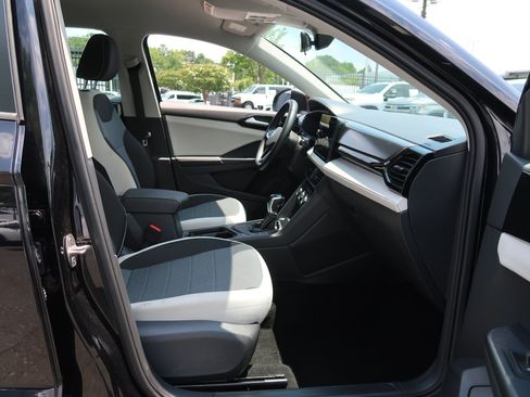Used 2025 Volkswagen Taos S FWD image 40
