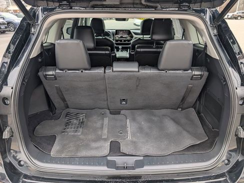 Used 2022 Toyota Highlander XLE image 13