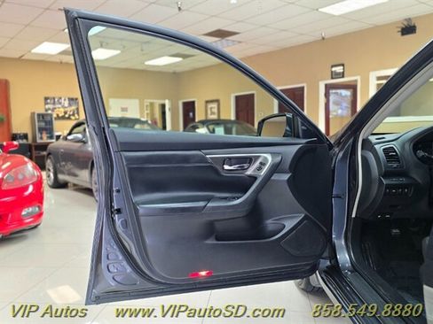 Used 2013 Nissan Altima 2.5 SL w/ Technology Pkg image 11