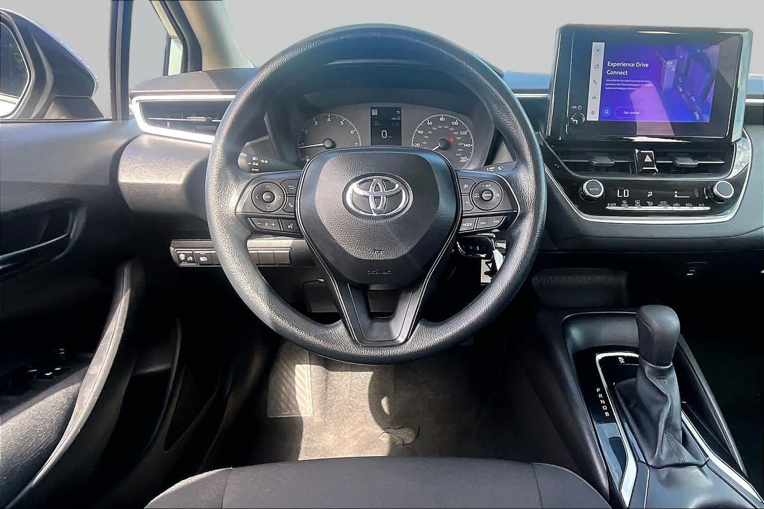 Used 2025 Toyota Corolla LE FWD image 6
