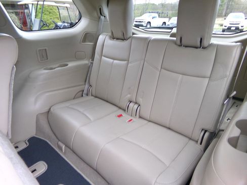 Used 2015 Nissan Pathfinder SL w/ SL Tech Package AWD/4WD image 18