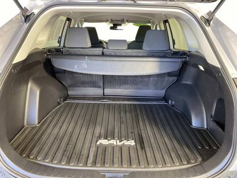 Used 2022 Toyota RAV4 LE image 8