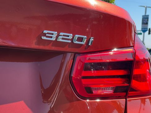 Used 2018 BMW 320i xDrive Sedan AWD/4WD image 12
