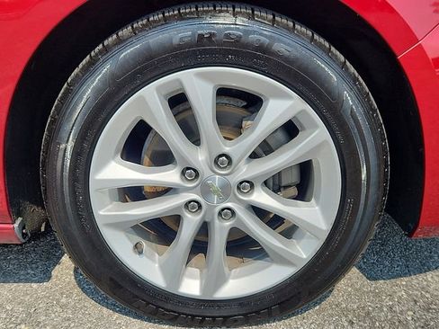 Used 2017 Chevrolet Malibu LT FWD image 8