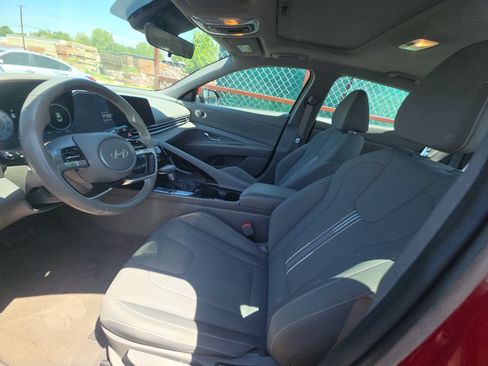 Used 2025 Hyundai Elantra SEL FWD image 7