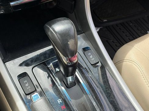 Used 2017 Honda Accord EX-L image 9