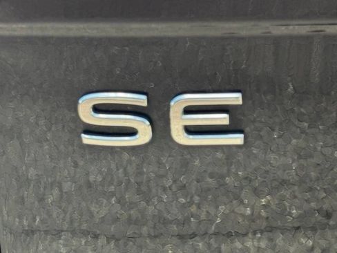 Used 2024 Volkswagen Tiguan SE AWD/4WD image 9