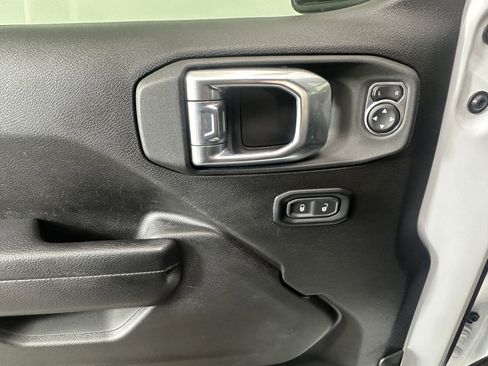 Used 2023 Jeep Wrangler Unlimited Rubicon AWD/4WD image 11
