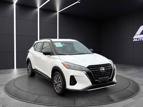 Used 2024 Nissan Kicks SR image 3