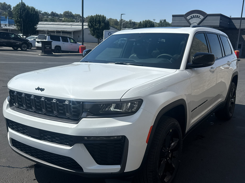 New 2026 Jeep Grand Cherokee L Limited w/ Limited Altitude Package AWD/4WD image 3