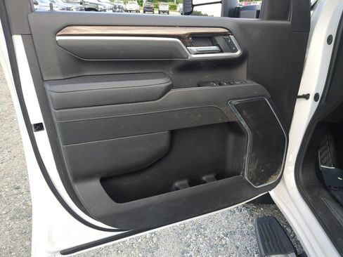 Used 2025 Chevrolet Silverado 2500 LT w/ Convenience Package AWD/4WD image 14