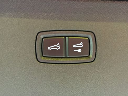 Certified 2025 Porsche Cayenne S AWD/4WD image 14