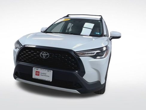 Certified 2024 Toyota Corolla Cross LE image 4