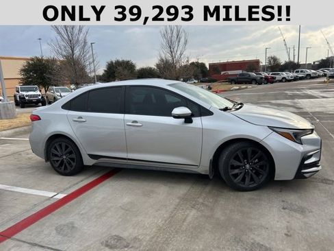 Used 2023 Toyota Corolla SE image 2