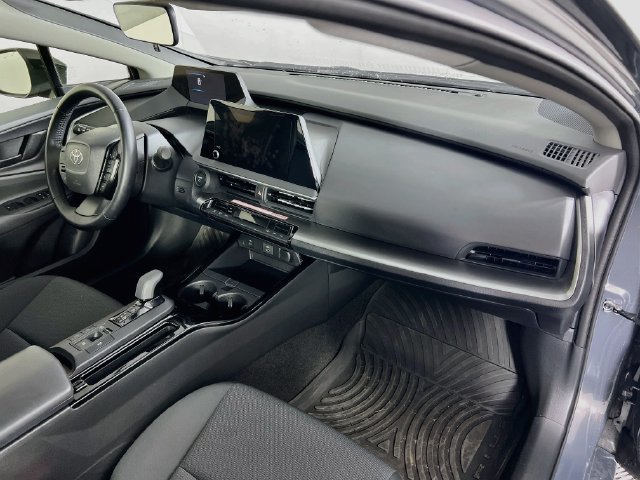 Used 2023 Toyota Prius LE AWD/4WD image 29