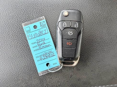 Used 2016 Ford Fusion SE w/ Equipment Group 202A image 30