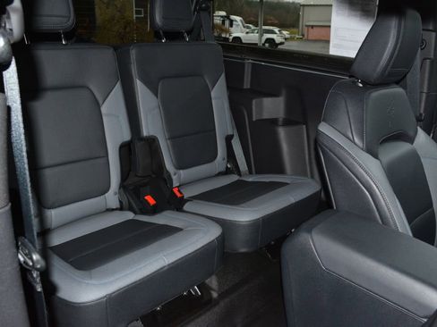 Used 2023 Ford Bronco Black Diamond w/ Sasquatch Package image 9