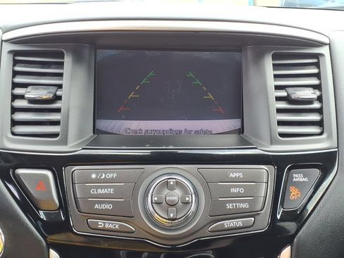 Used 2018 Nissan Pathfinder SV FWD image 15