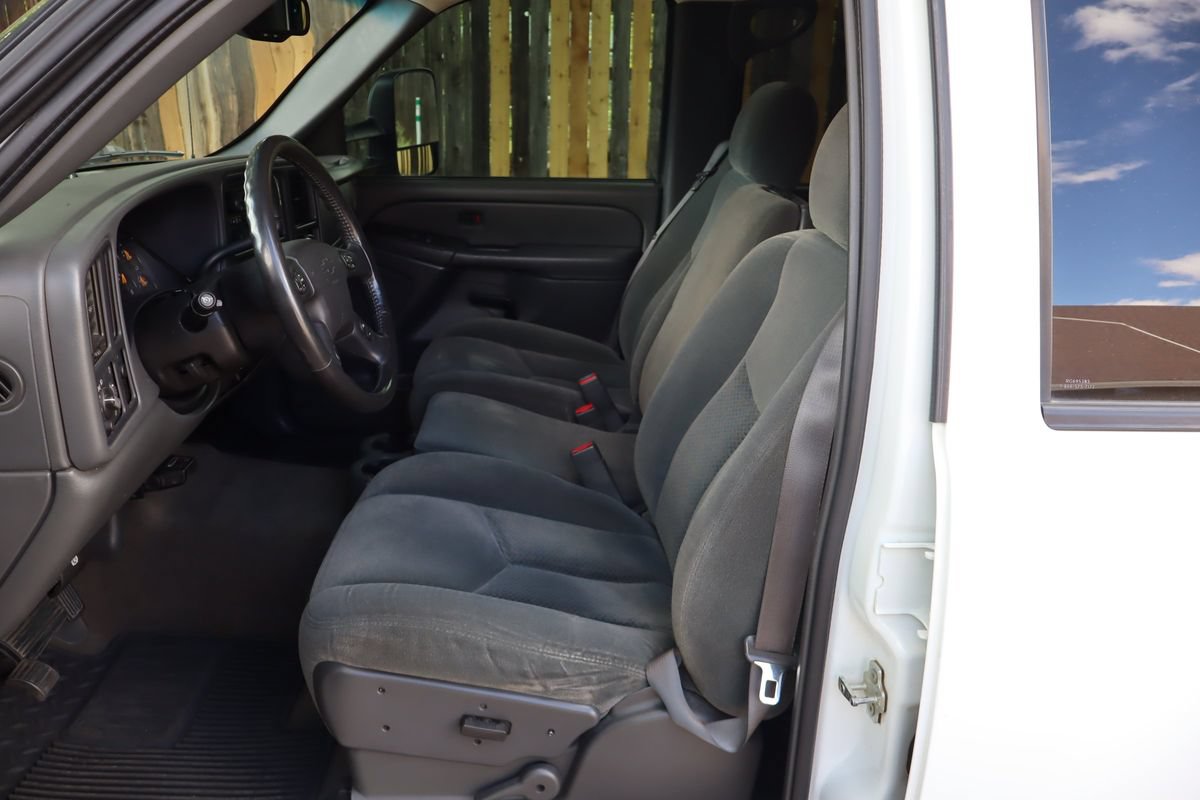 Used 2004 Chevrolet Silverado 3500 LS w/ Heavy-Duty Power Package RWD image 20