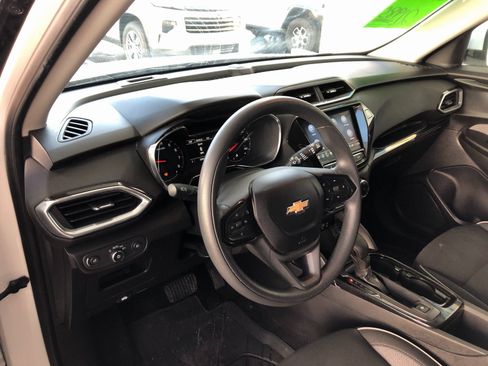 Certified 2023 Chevrolet TrailBlazer LT w/ LPO, Blackout Package image 18