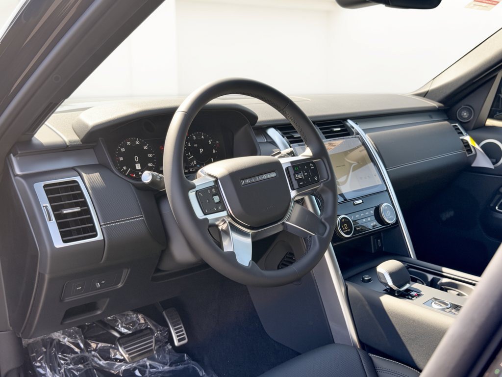 New 2026 Land Rover Discovery Limited Edition AWD/4WD image 4