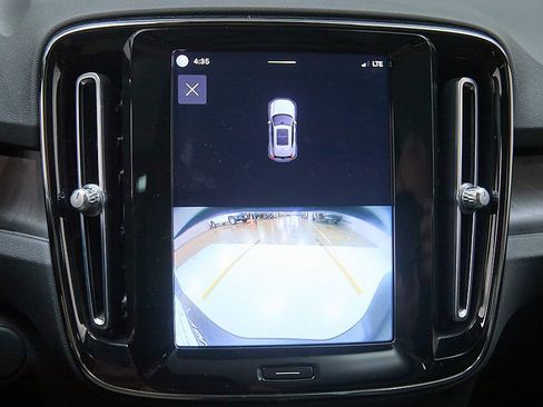 Certified 2023 Volvo XC40 Recharge Ultimate image 31