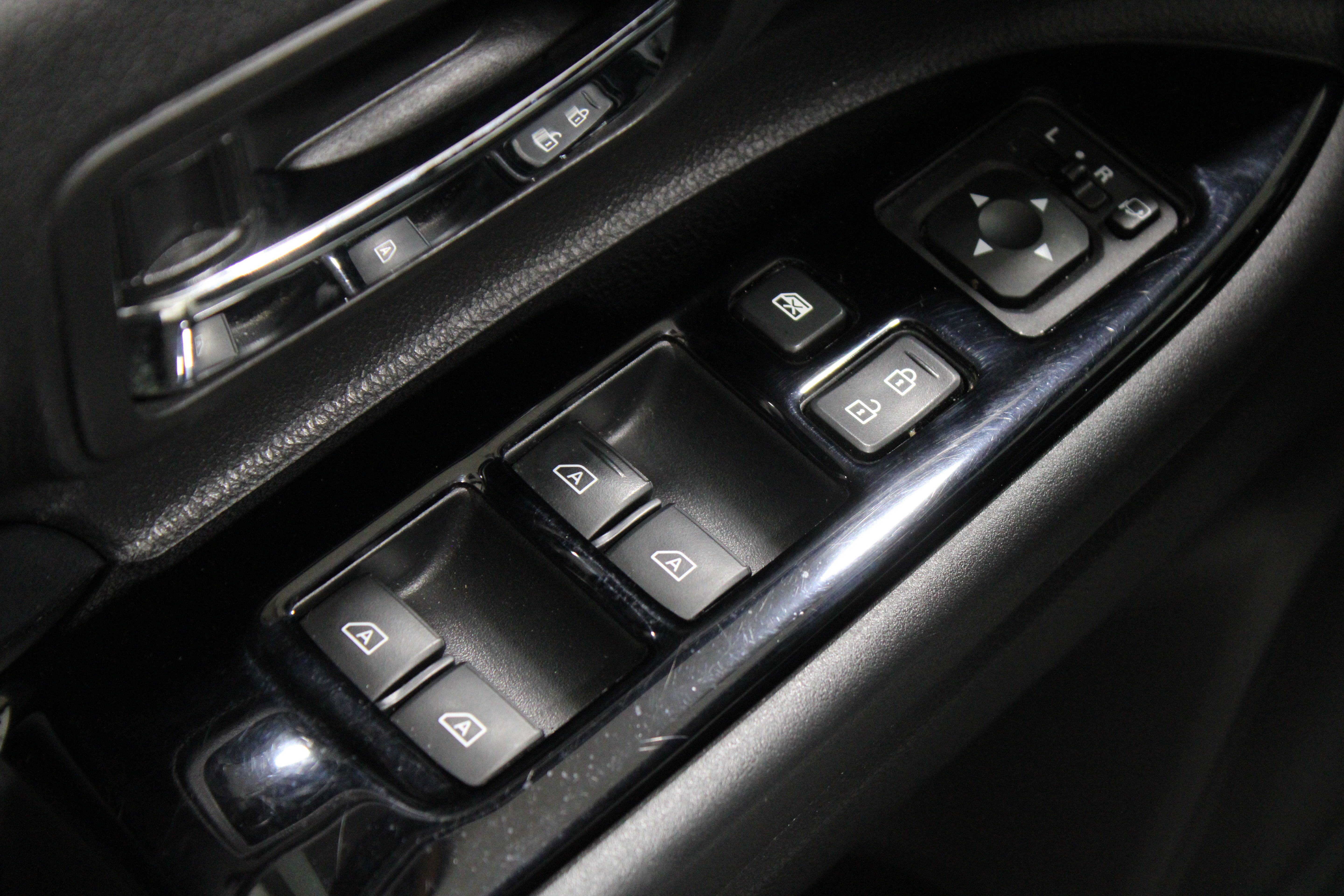 Used 2020 Mitsubishi Outlander SE FWD image 13