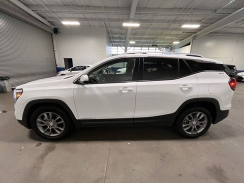 Used 2024 GMC Terrain SLT image 6